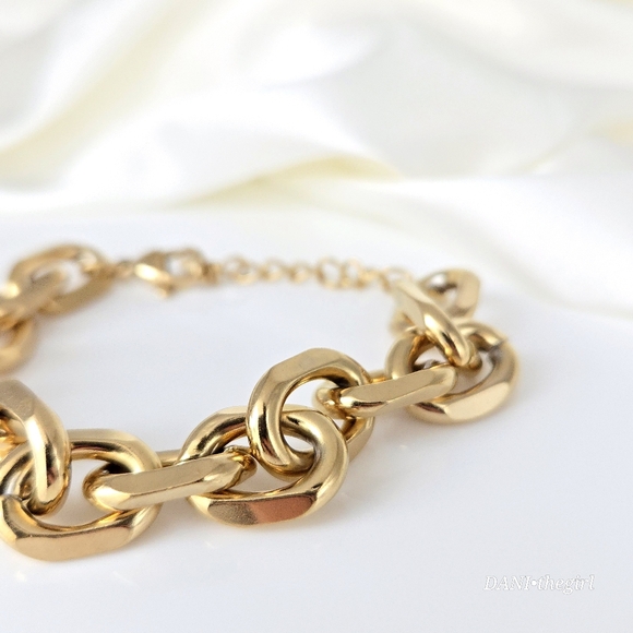 18K Gold Plated Chunky Curb Chain Link Bracelet - Picture 3 of 7